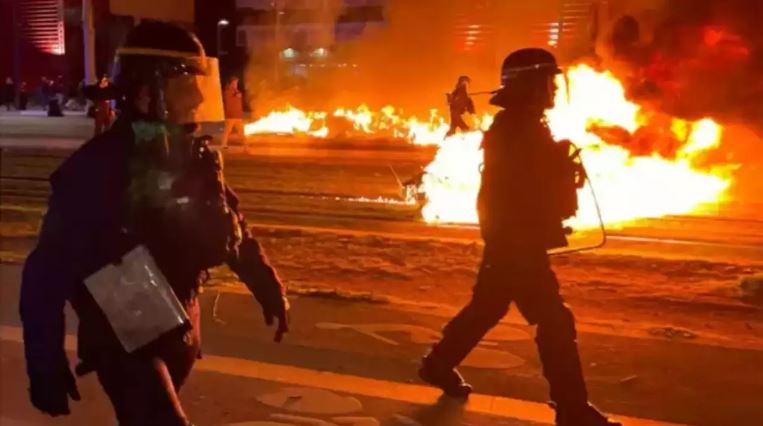 हिंसा की आग में दूसरे दिन भी जला फ्रांस